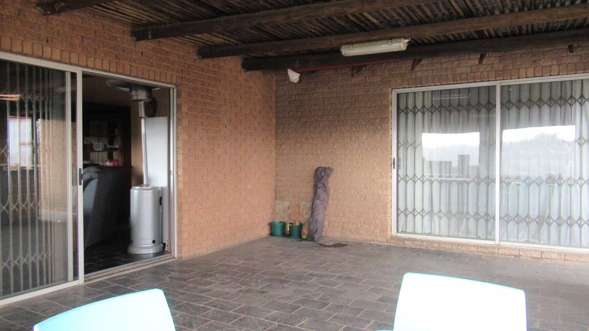 Patio - 36 square meters of property in Kenmare