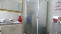 Bathroom 1 - 7 square meters of property in Kenmare