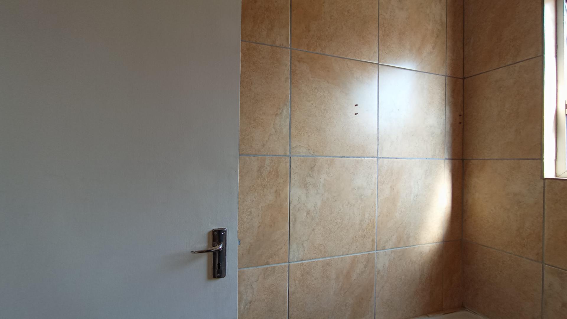 Bathroom 1 - 4 square meters of property in Lyndhurst