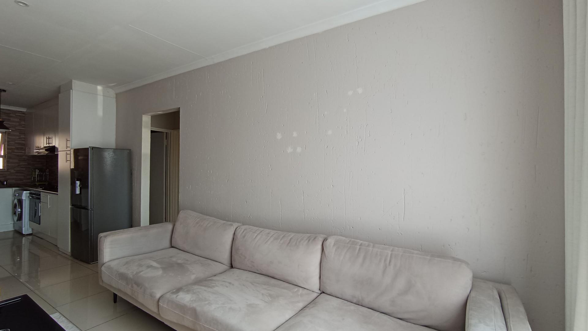 Lounges - 17 square meters of property in Lyndhurst