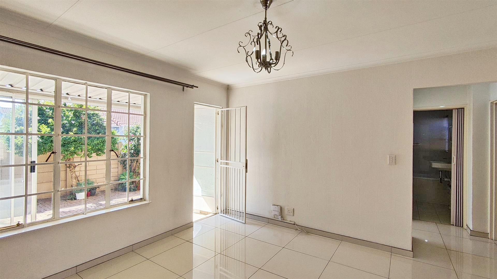 Lounges - 15 square meters of property in Meyersdal