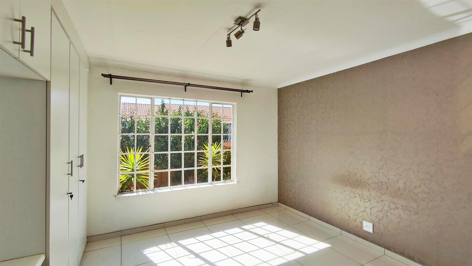 Bed Room 1 - 18 square meters of property in Meyersdal