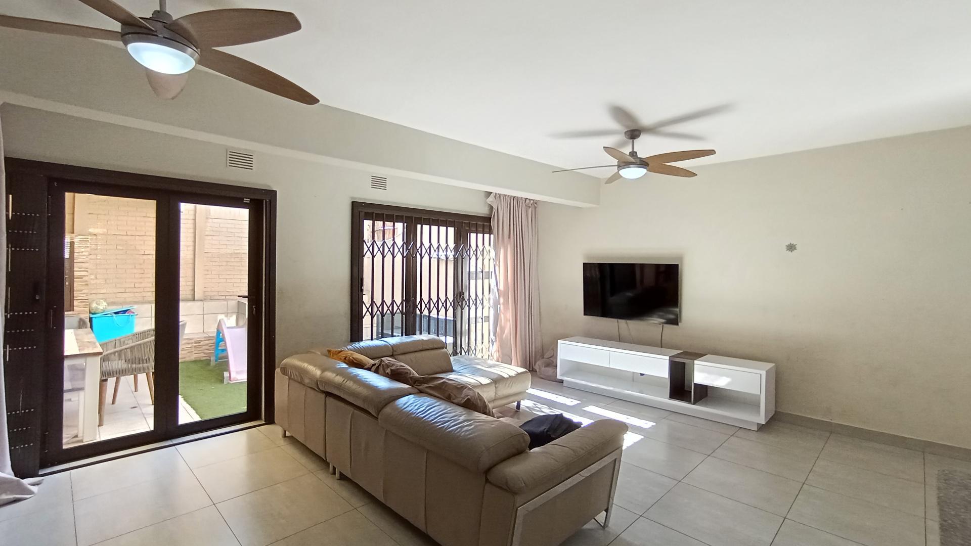 Lounges - 33 square meters of property in Warner Beach