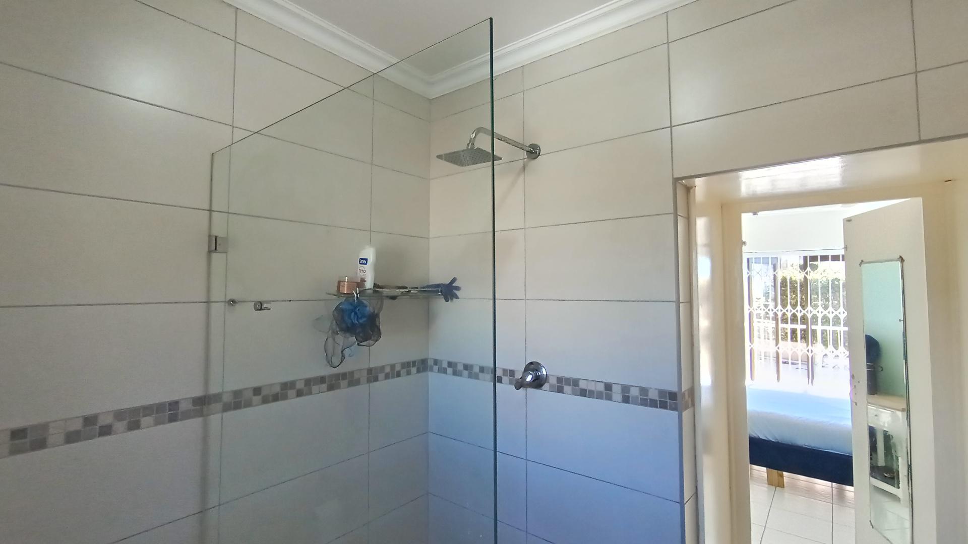Main Bathroom - 6 square meters of property in Warner Beach
