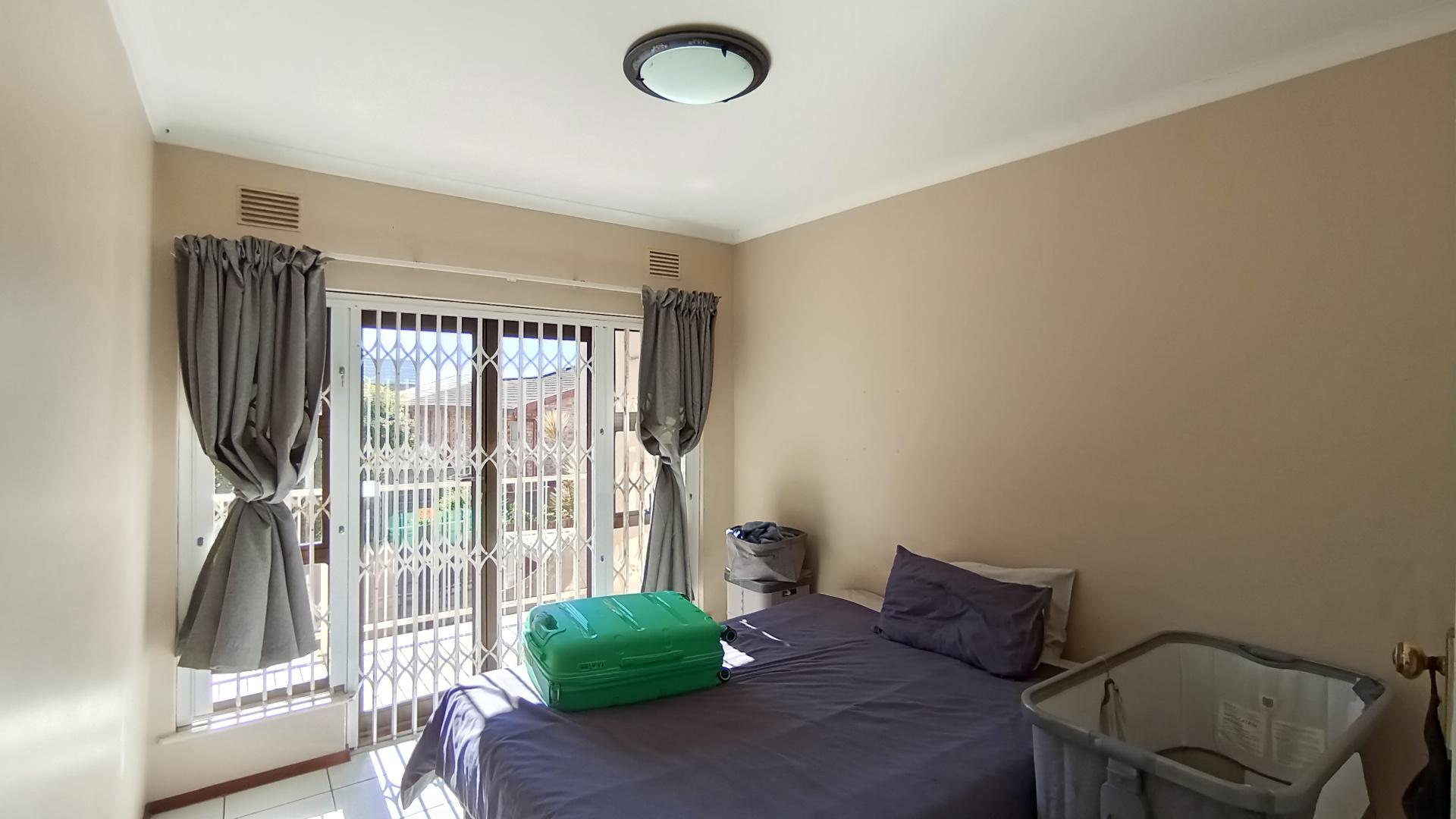 Bed Room 2 - 14 square meters of property in Warner Beach