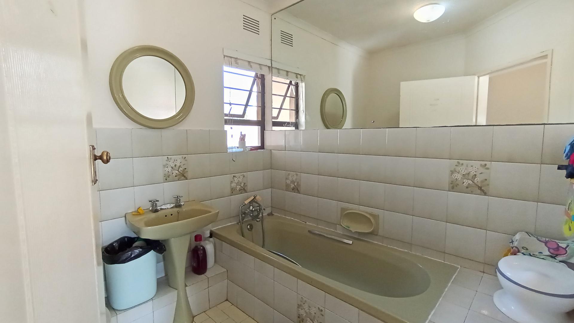 Bathroom 1 - 6 square meters of property in Warner Beach