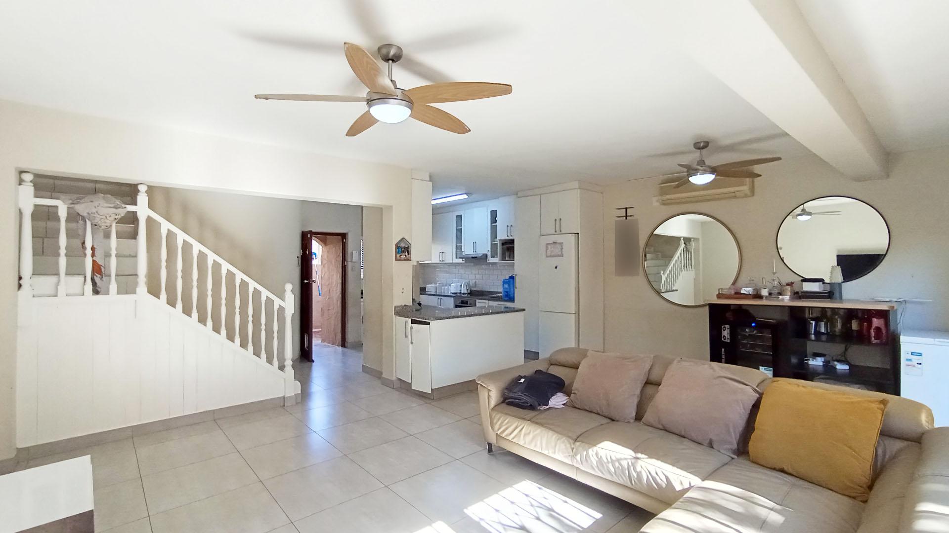 Lounges - 33 square meters of property in Warner Beach