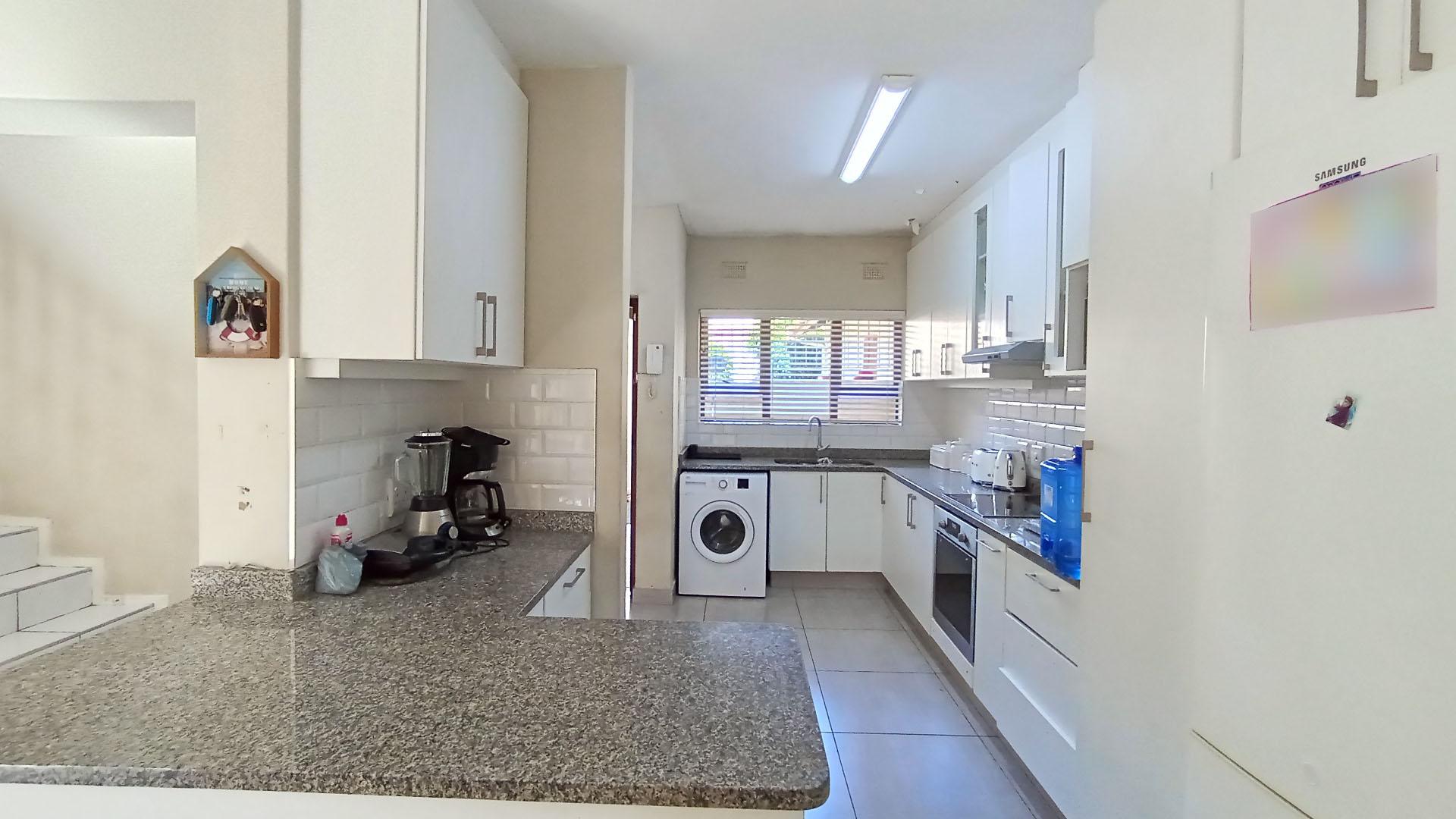 Kitchen - 14 square meters of property in Warner Beach
