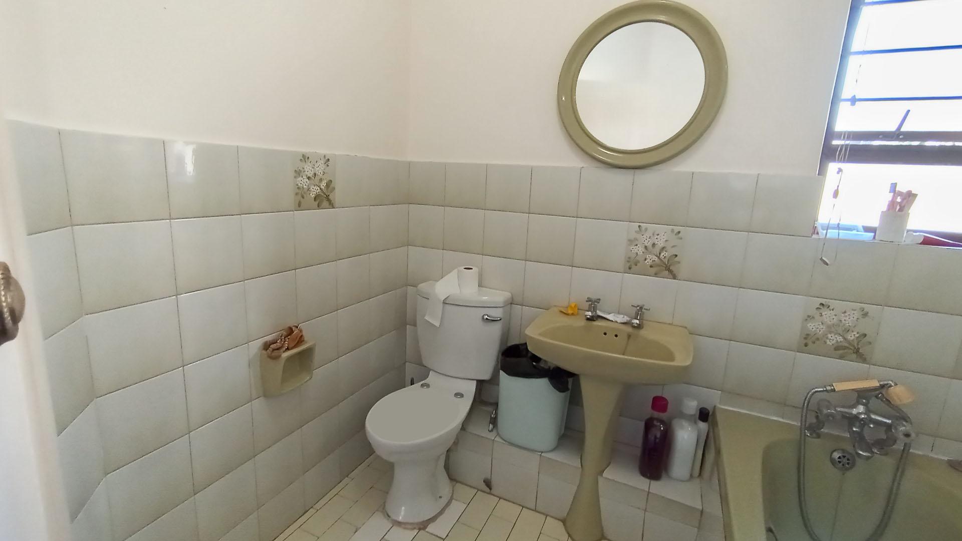 Bathroom 1 - 6 square meters of property in Warner Beach