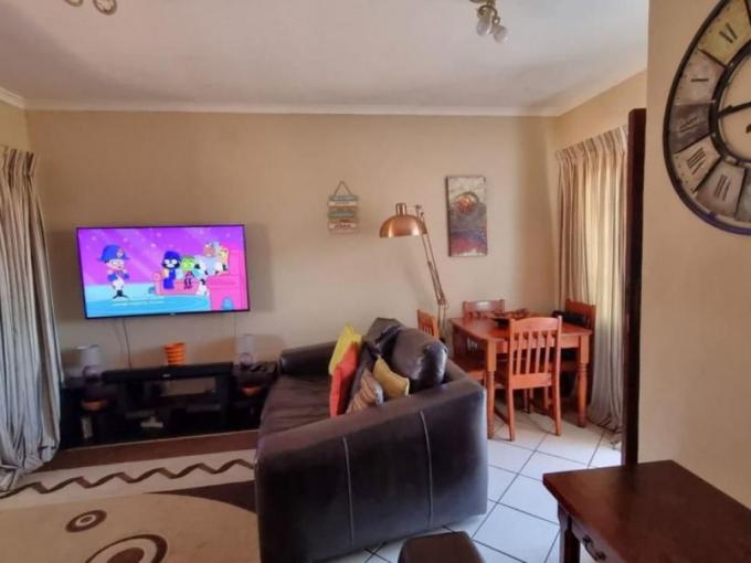 2 Bedroom Sectional Title for Sale For Sale in Mooikloof Ridge - MR686099