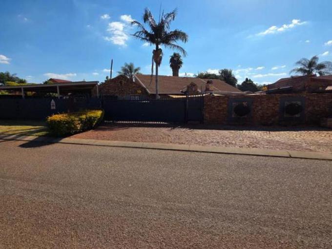 7 Bedroom House for Sale For Sale in Doornpoort - MR686124