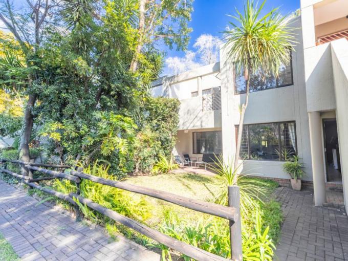 2 Bedroom Sectional Title for Sale For Sale in Bryanston - MR686141