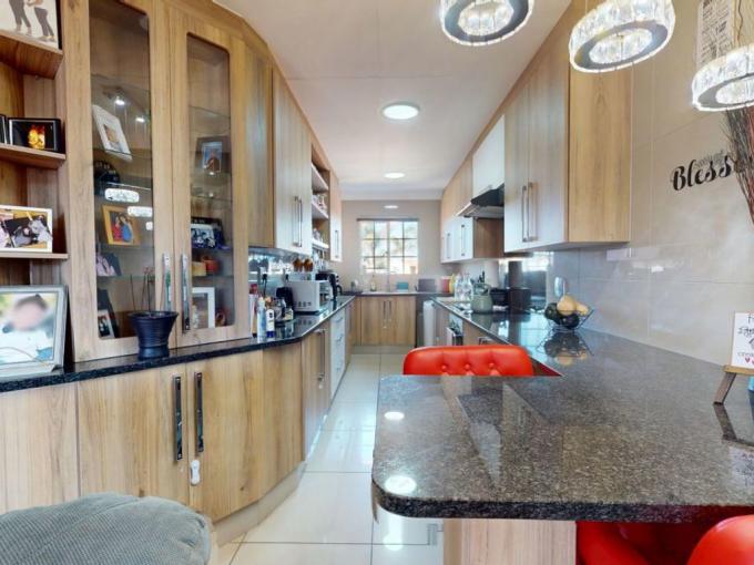 2 Bedroom Simplex for Sale For Sale in Beyers Park - MR686144