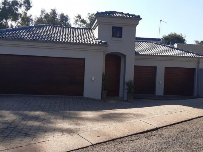 4 Bedroom House to Rent in Waterkloof - Property to rent - MR686154