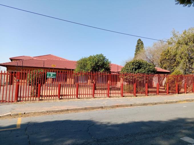 3 Bedroom House for Sale For Sale in Robertsham - MR686155