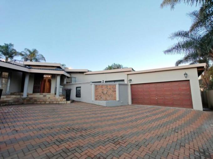 4 Bedroom House for Sale For Sale in Verwoerdpark - MR686170