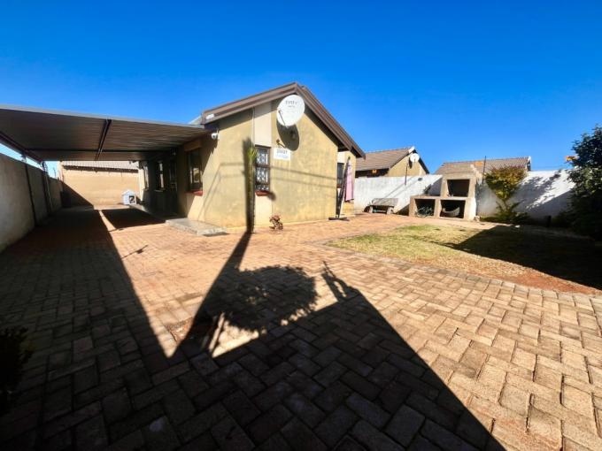 3 Bedroom House for Sale For Sale in Protea Glen - MR686204