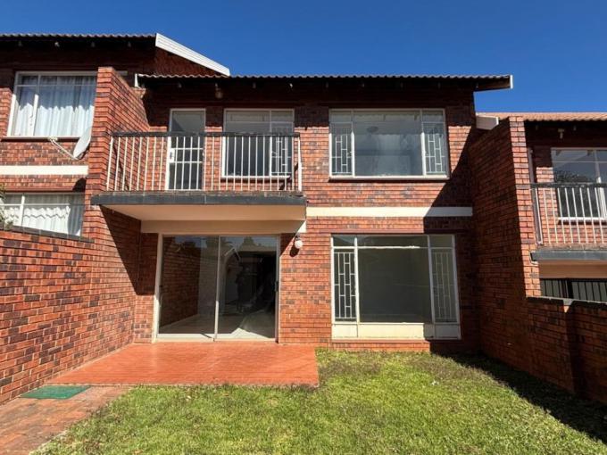 3 Bedroom Simplex for Sale For Sale in Roodepoort - MR686209