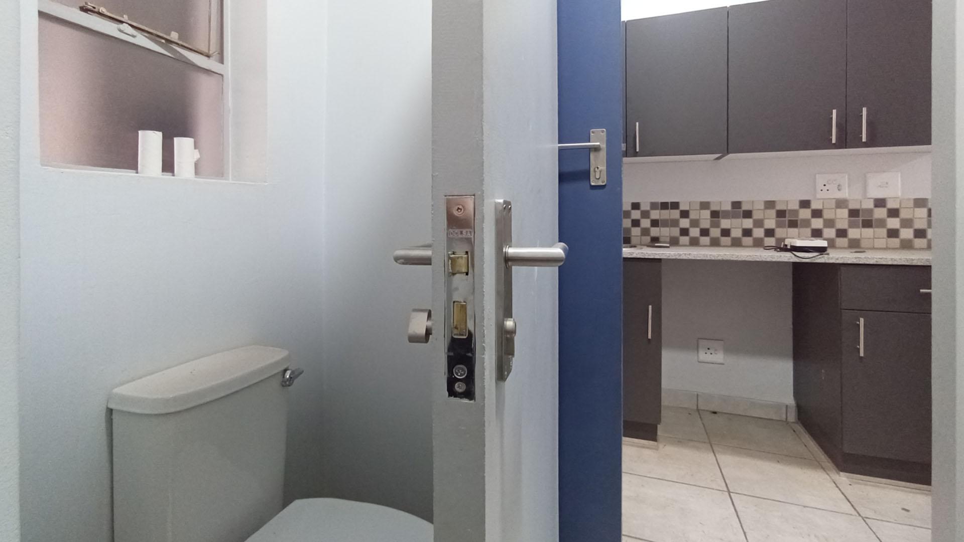 Bathroom 1 - 4 square meters of property in Pretoria North