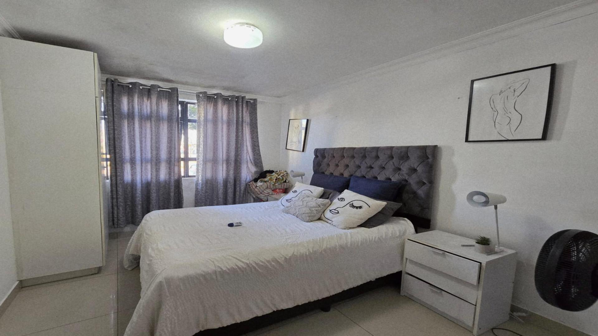 Bed Room 1 of property in Umhlanga Rocks