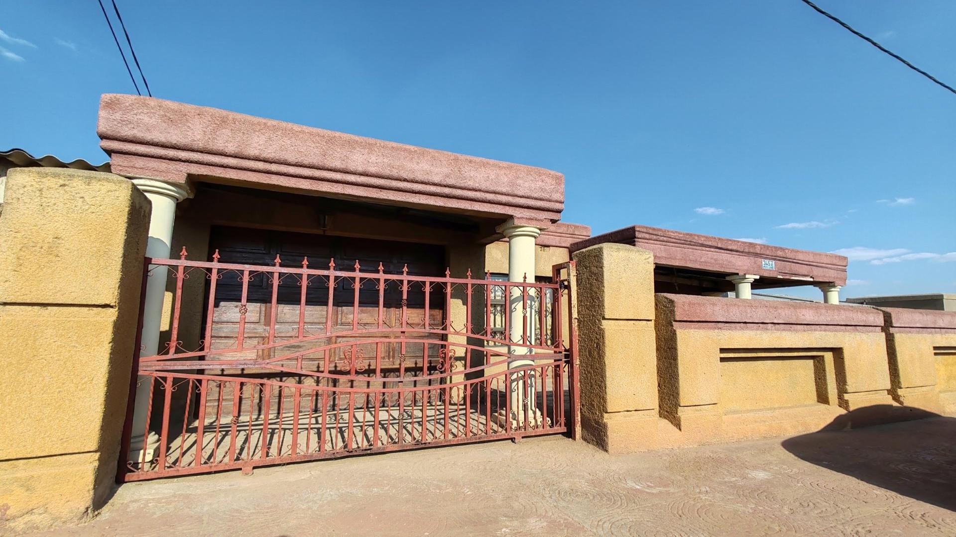 Front View of property in Duduza