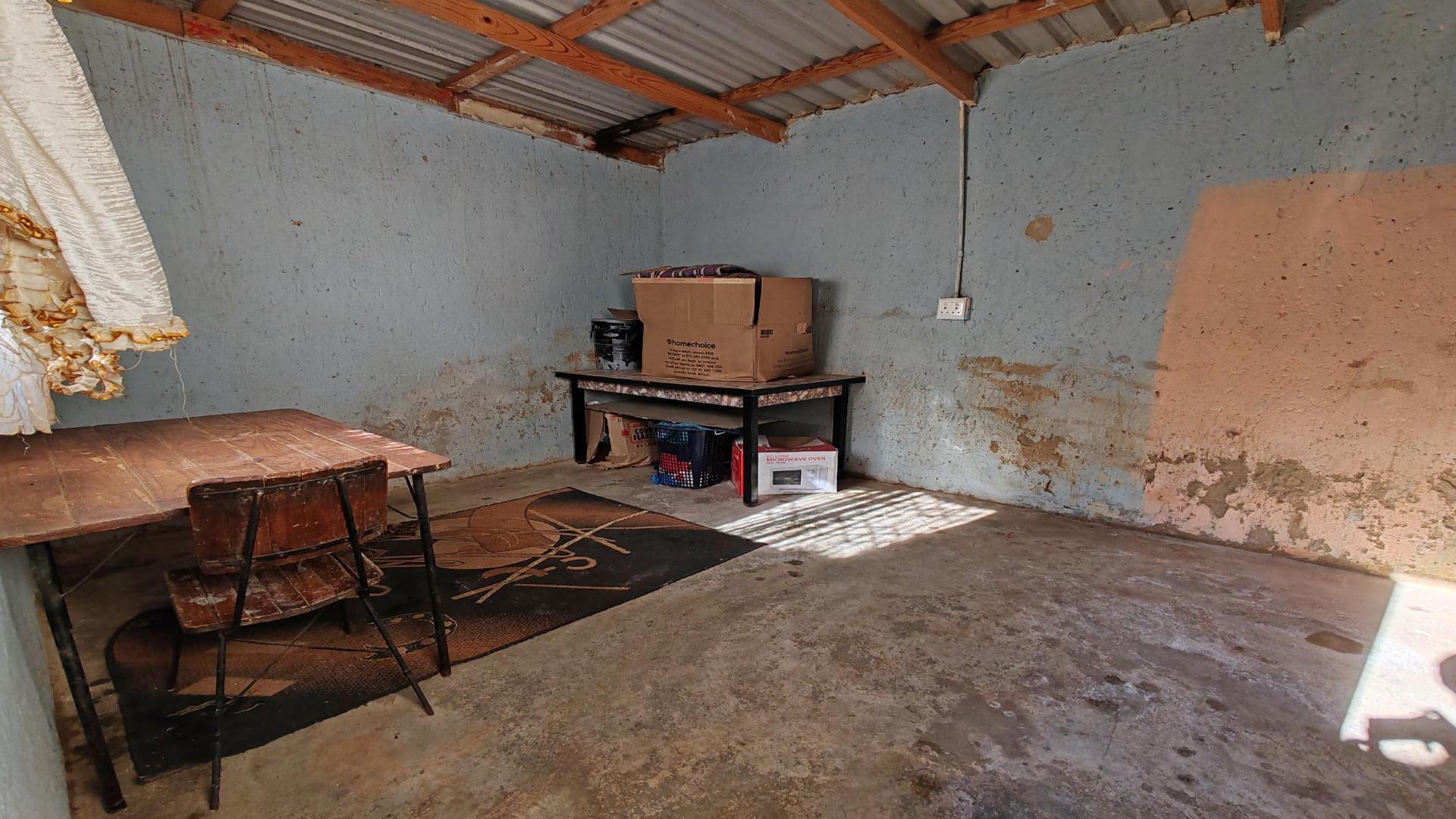 Bed Room 2 of property in Duduza