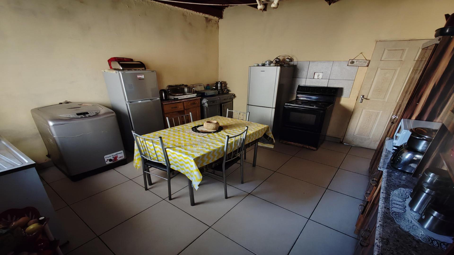 Kitchen of property in Duduza