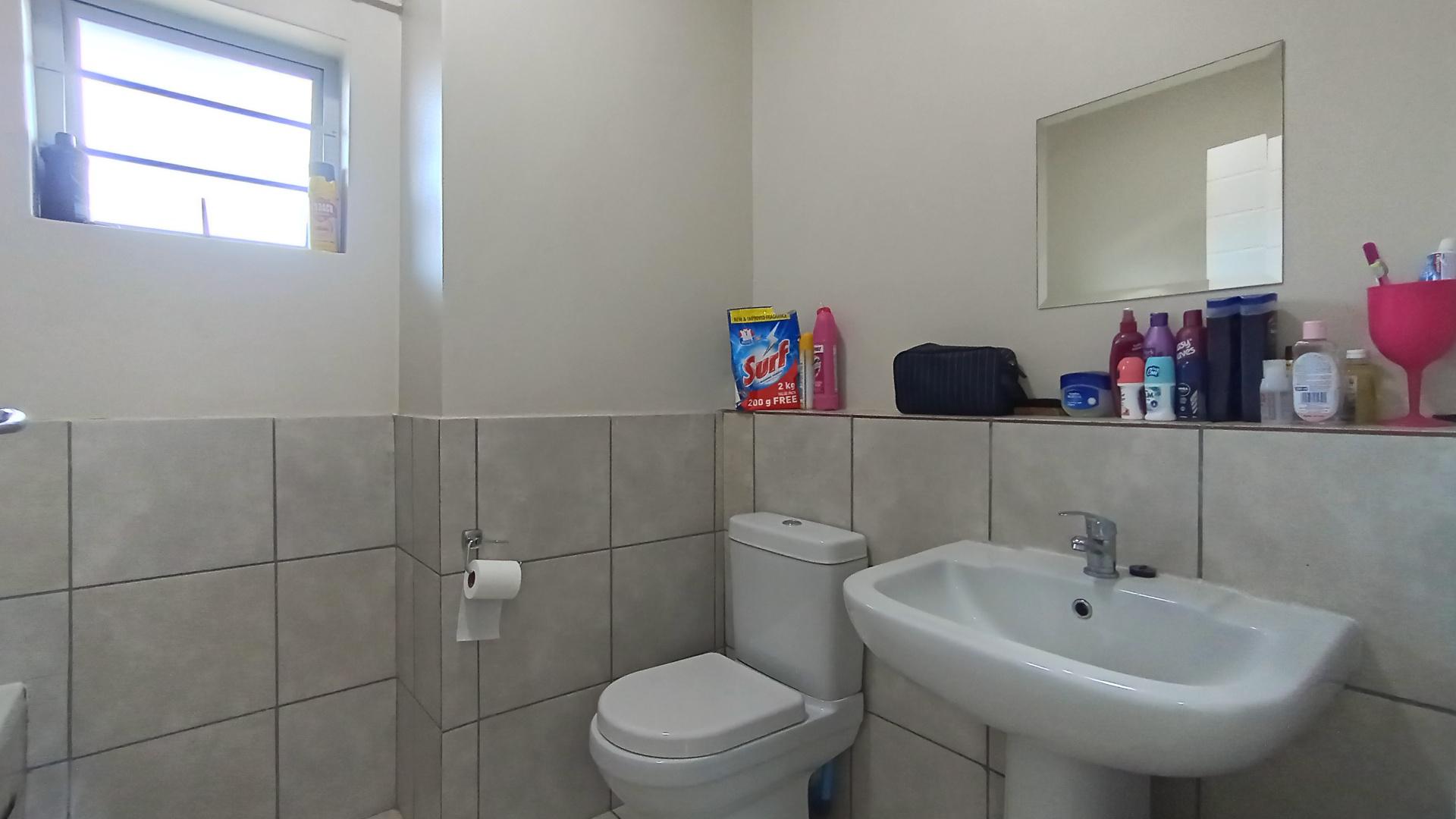 Bathroom 1 - 5 square meters of property in KwaMashu