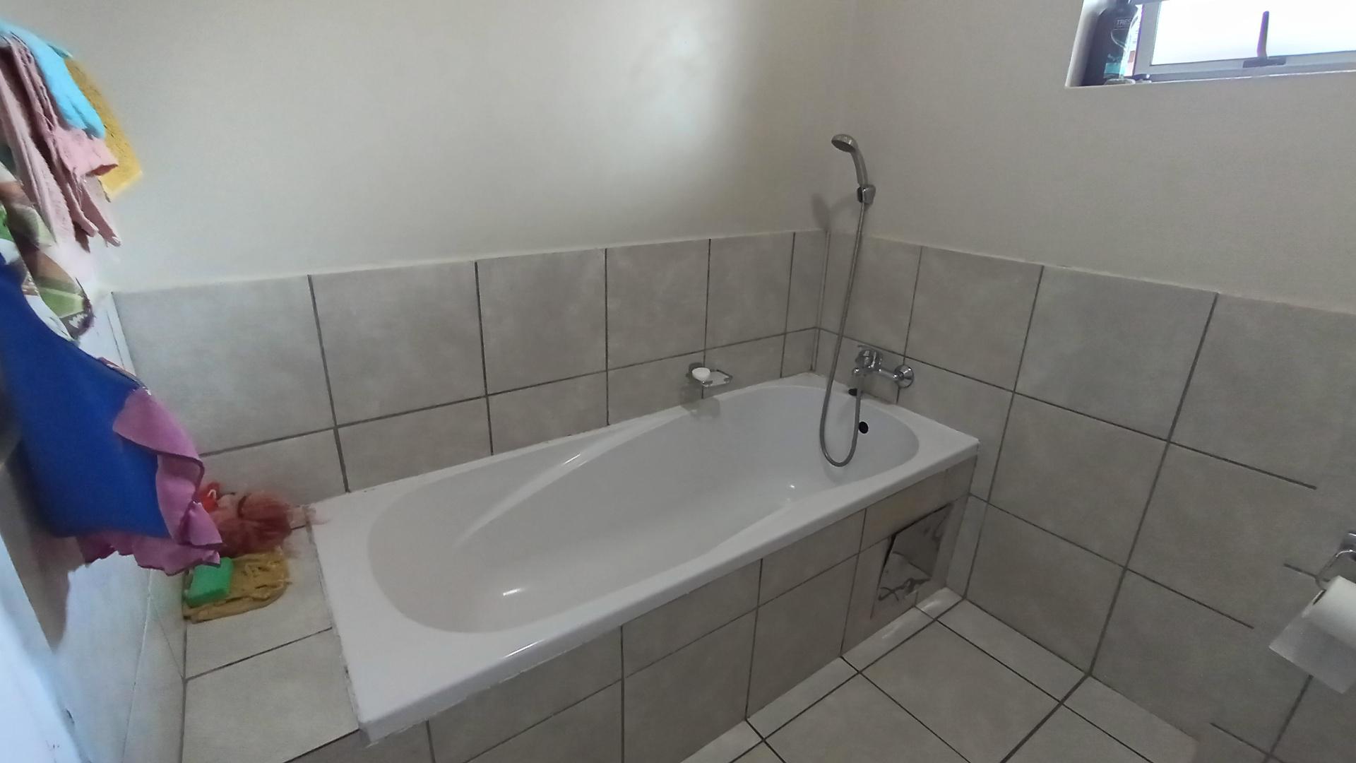 Bathroom 1 - 5 square meters of property in KwaMashu