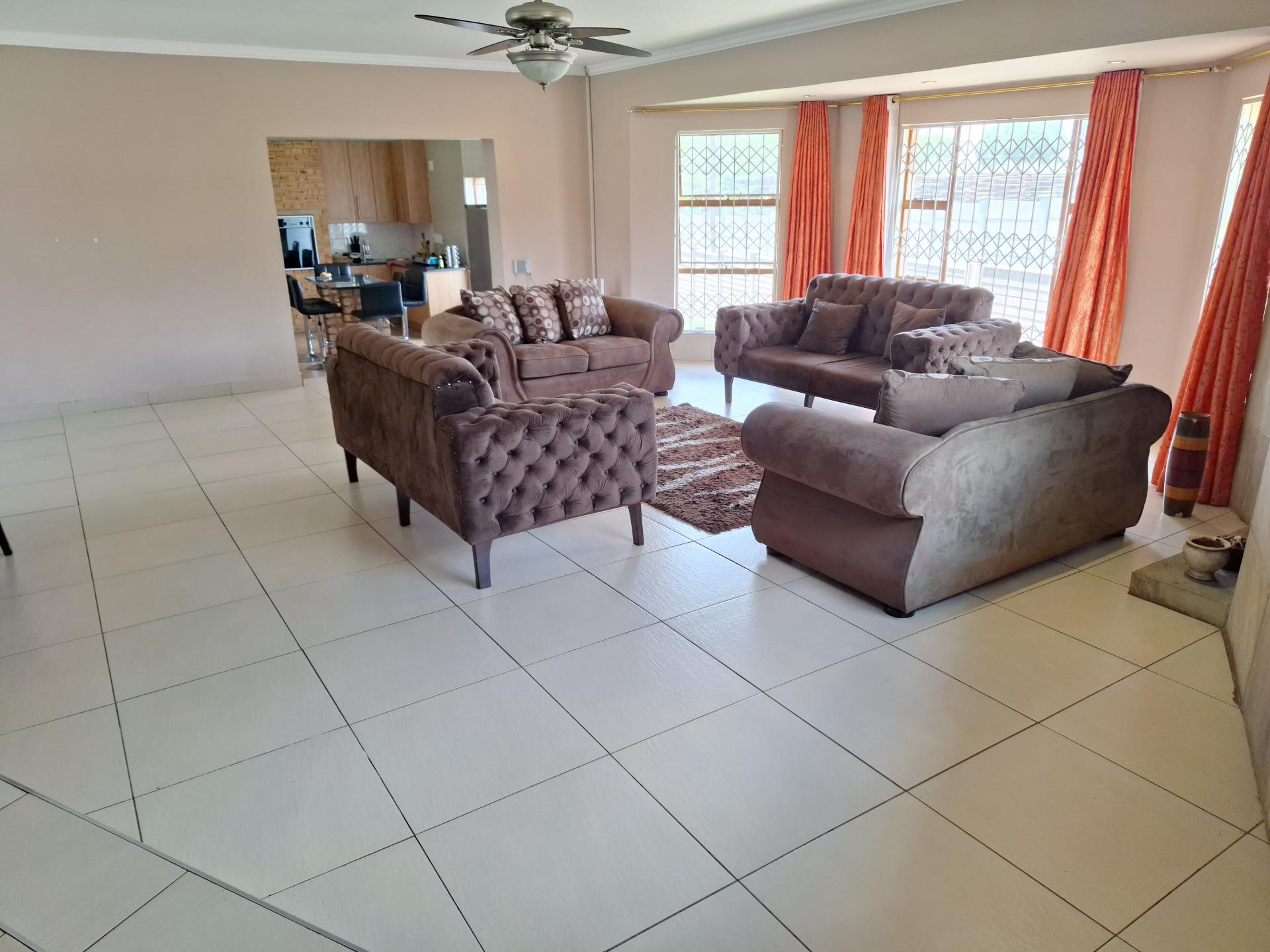  of property in Suideroord