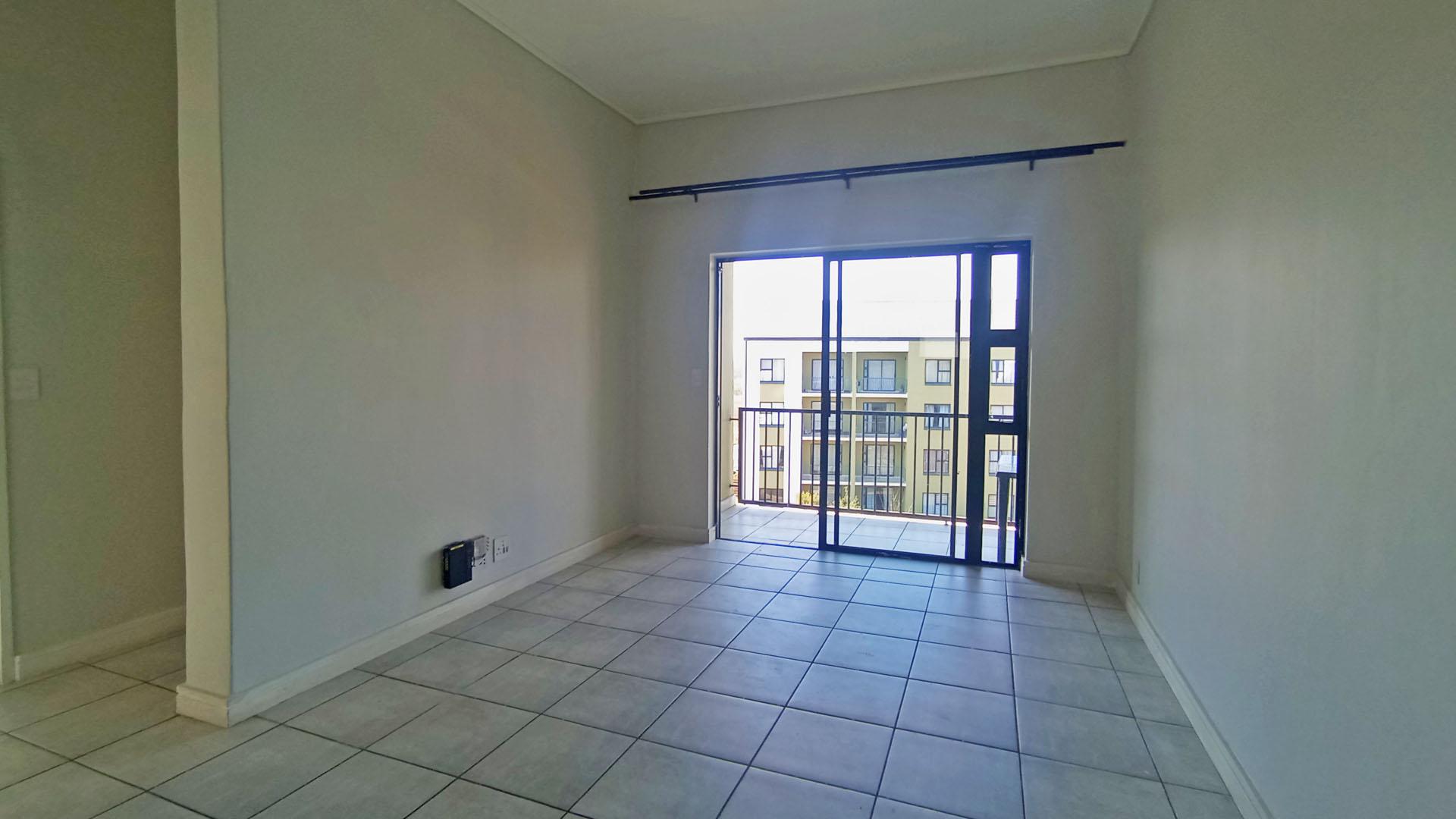 Lounges - 18 square meters of property in Zwartkoppies