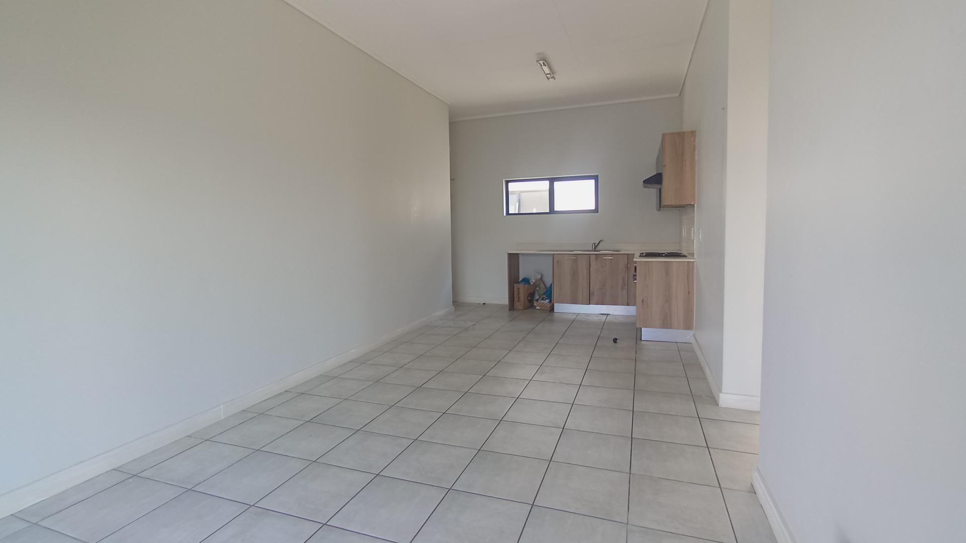 Lounges - 18 square meters of property in Zwartkoppies