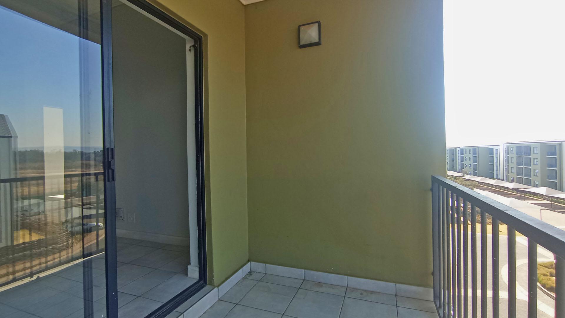 Balcony - 7 square meters of property in Zwartkoppies