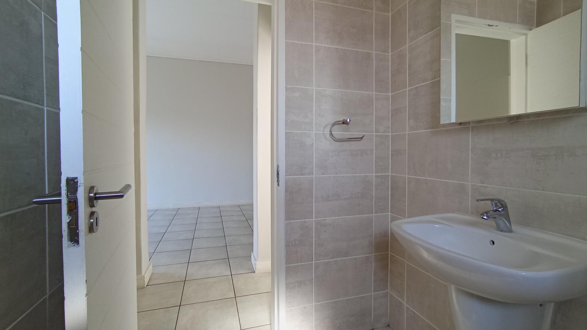 Bathroom 1 - 5 square meters of property in Zwartkoppies