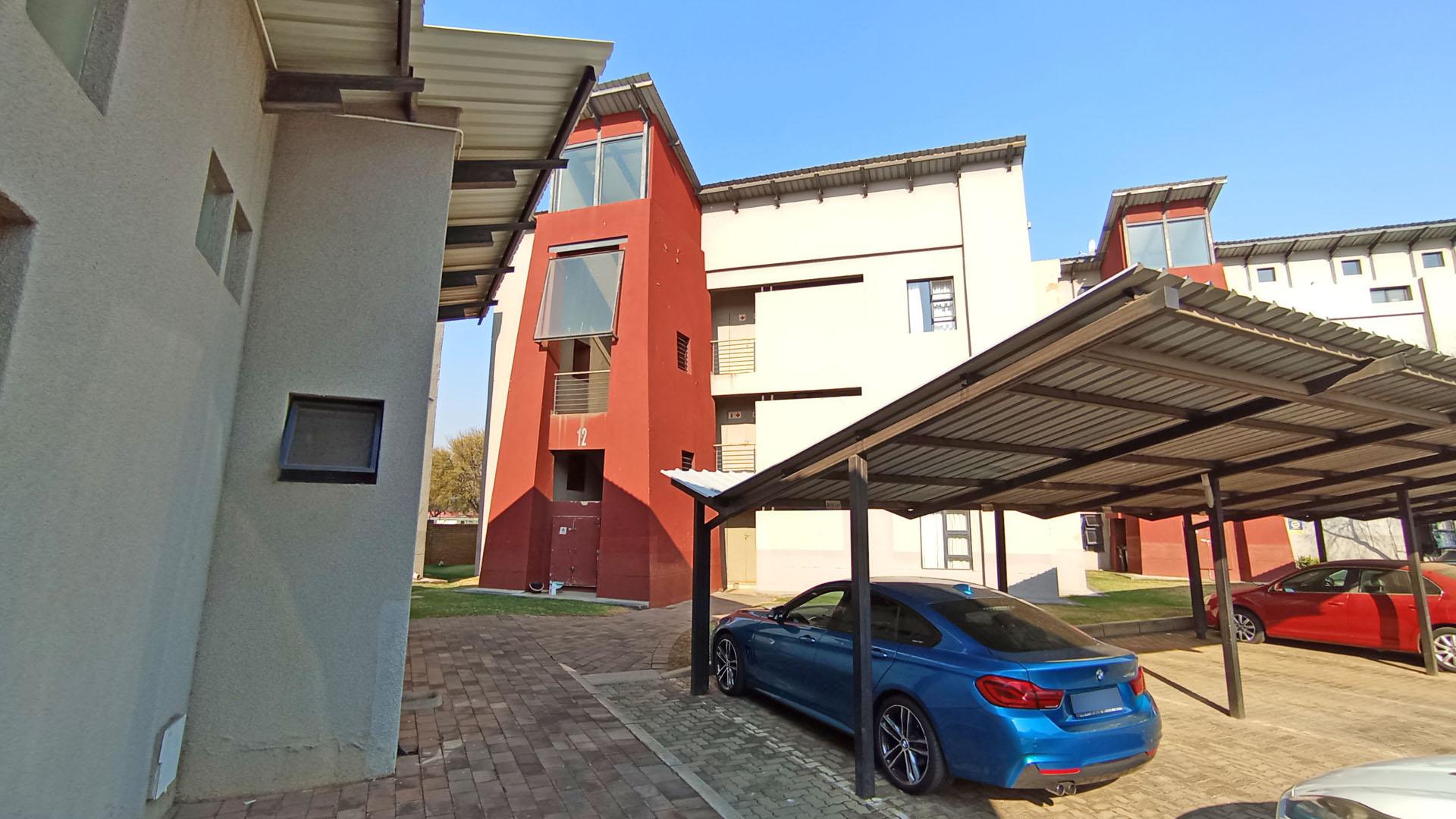 Front View of property in Rooihuiskraal North