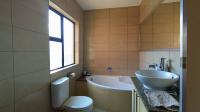 Main Bathroom - 4 square meters of property in Rooihuiskraal North