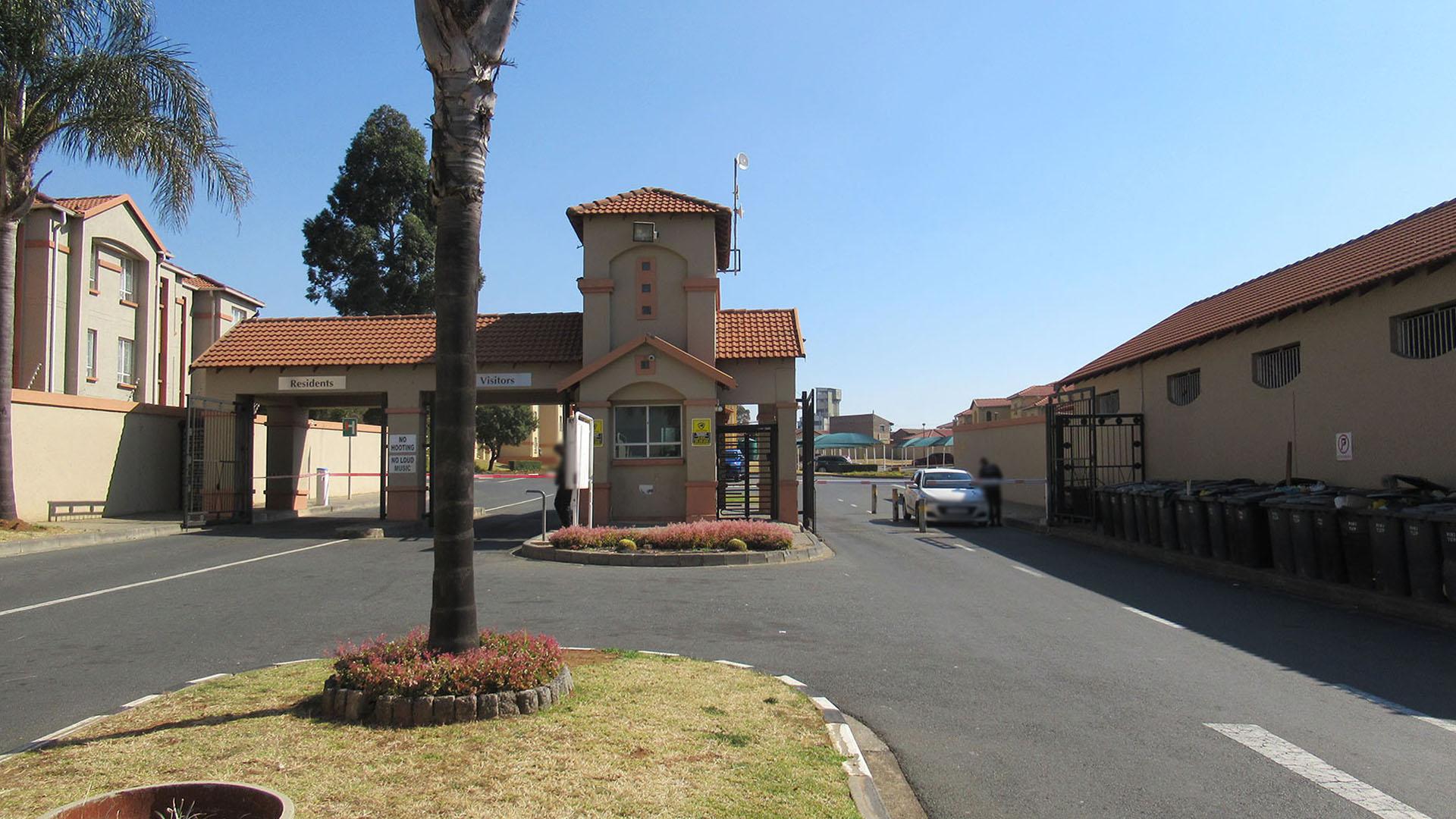 Front View of property in Aeroton