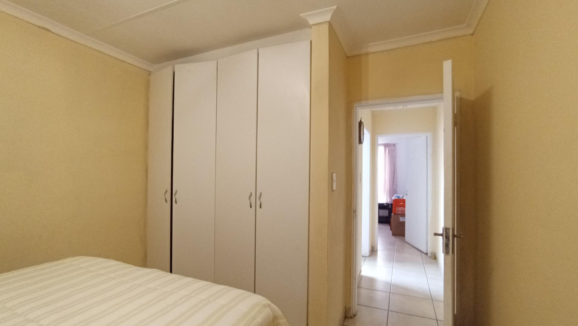 Bed Room 1 - 10 square meters of property in Aeroton