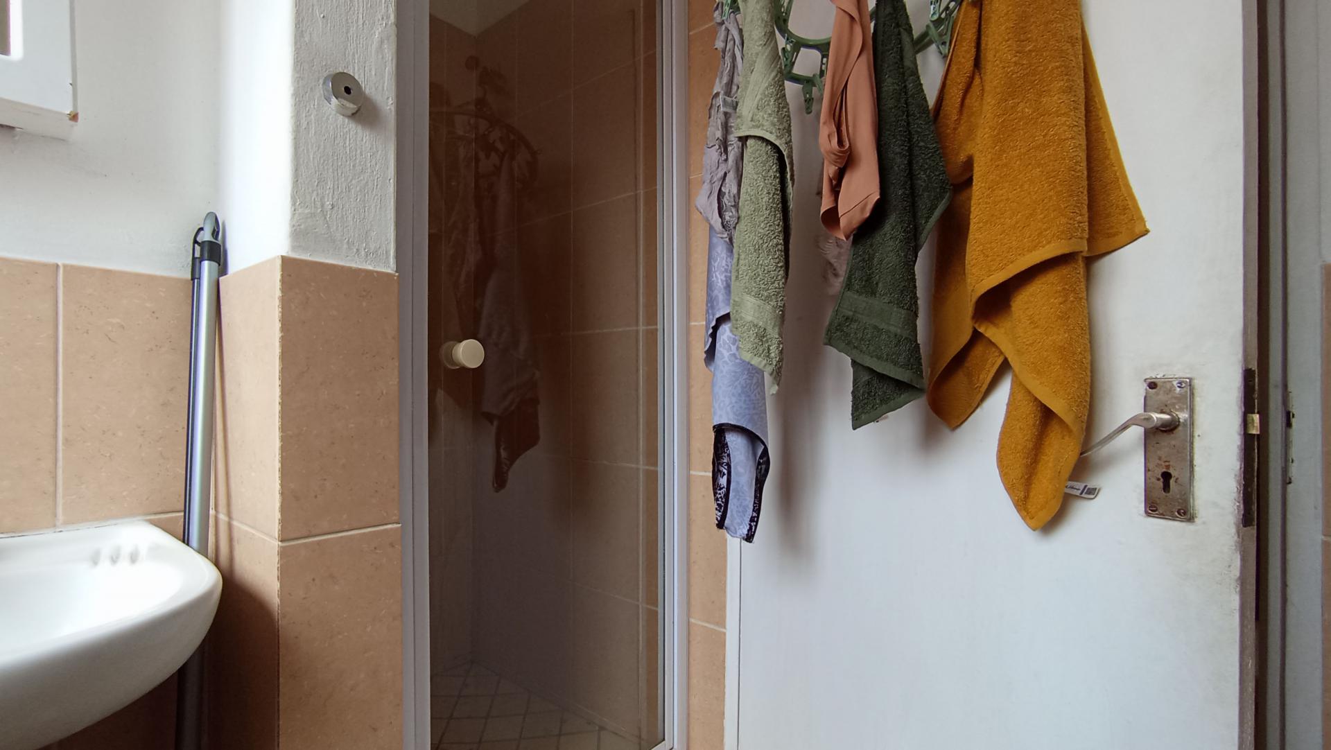 Bathroom 1 - 5 square meters of property in Aeroton