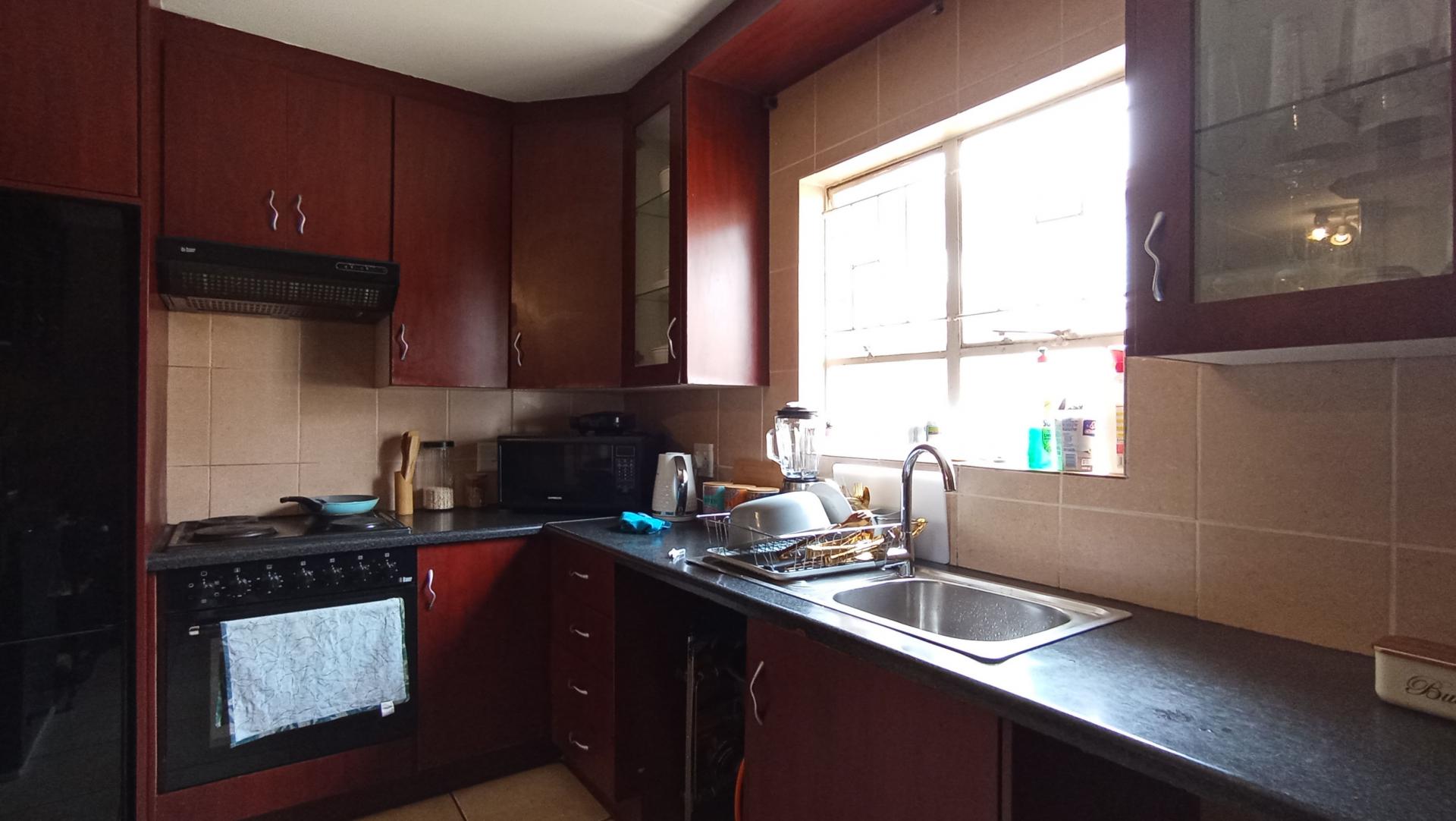 Kitchen - 9 square meters of property in Aeroton