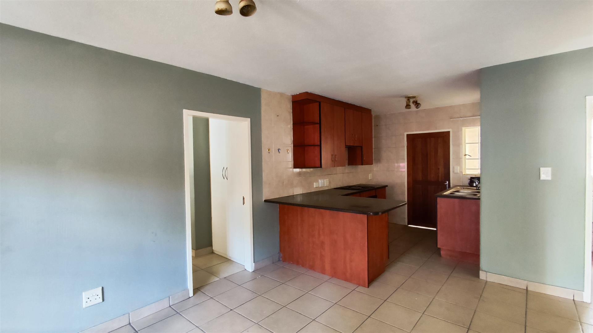 Lounges - 16 square meters of property in Elspark