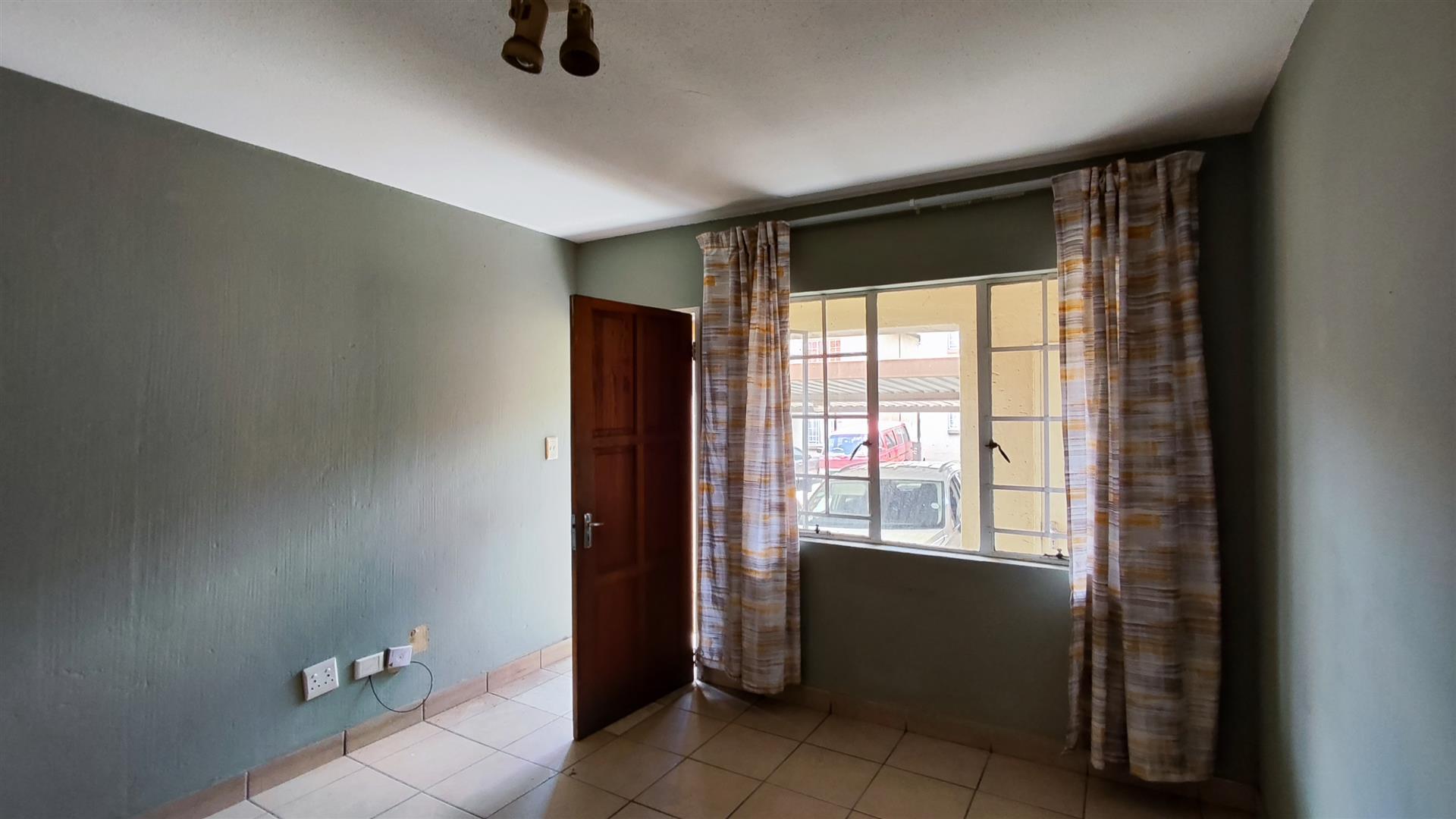 Lounges - 16 square meters of property in Elspark