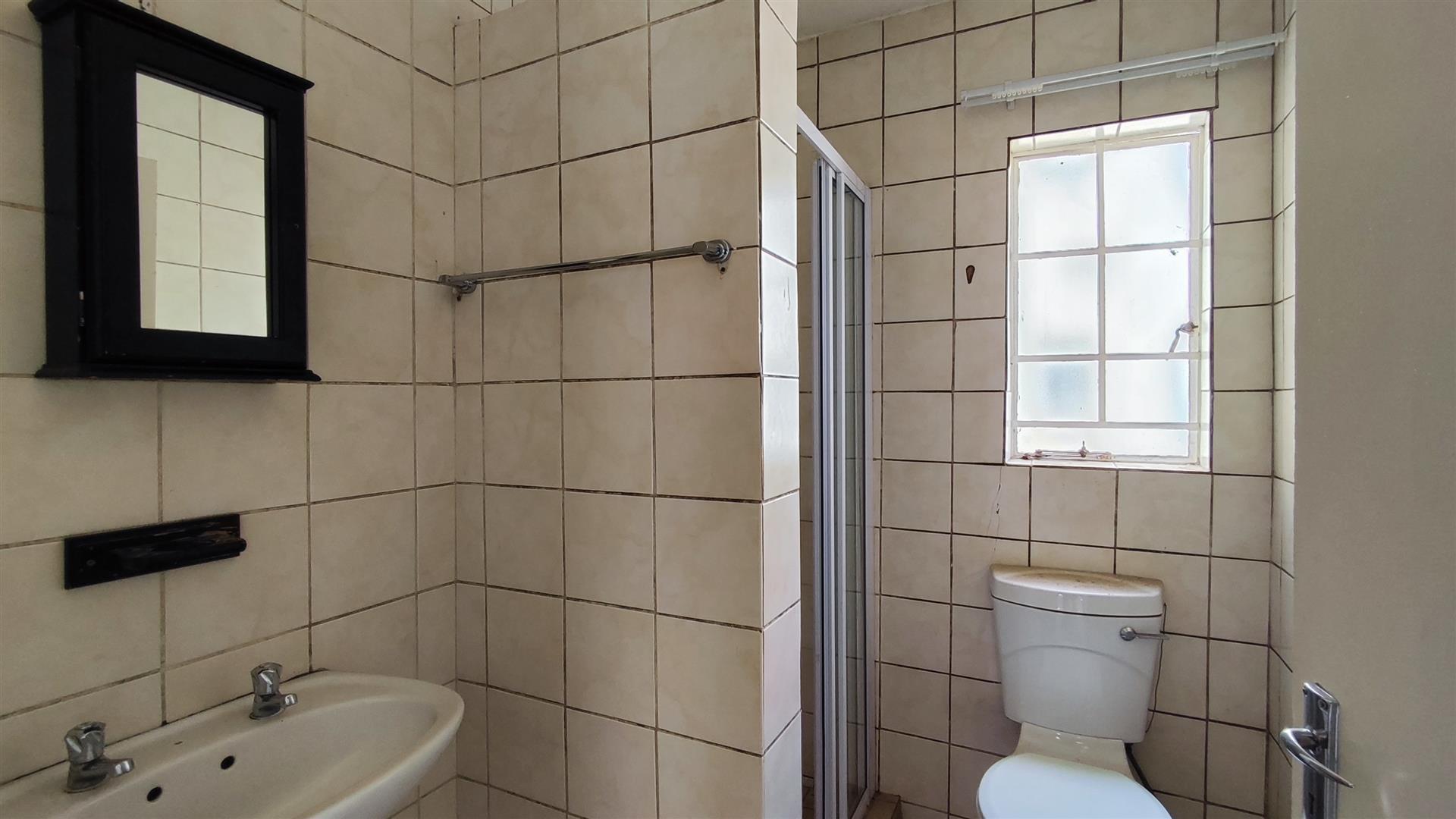 Bathroom 1 - 4 square meters of property in Elspark