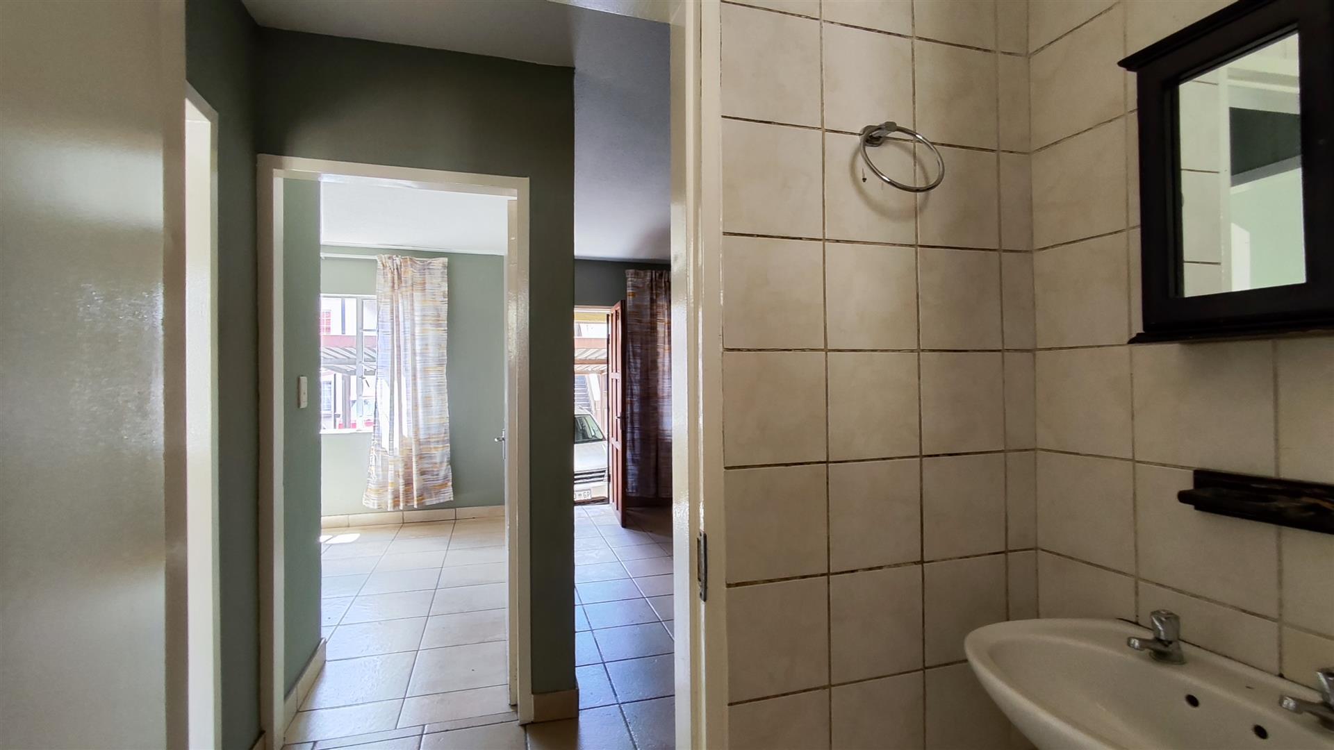 Bathroom 1 - 4 square meters of property in Elspark