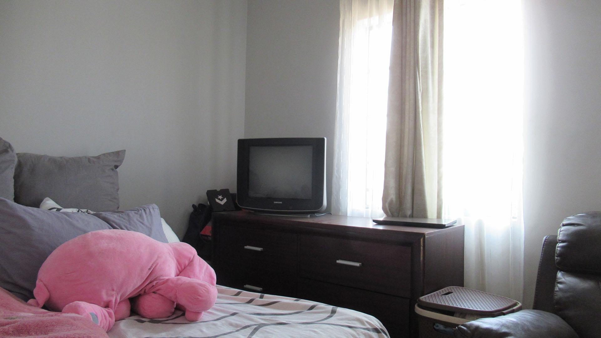 Bed Room 1 - 8 square meters of property in Fleurhof