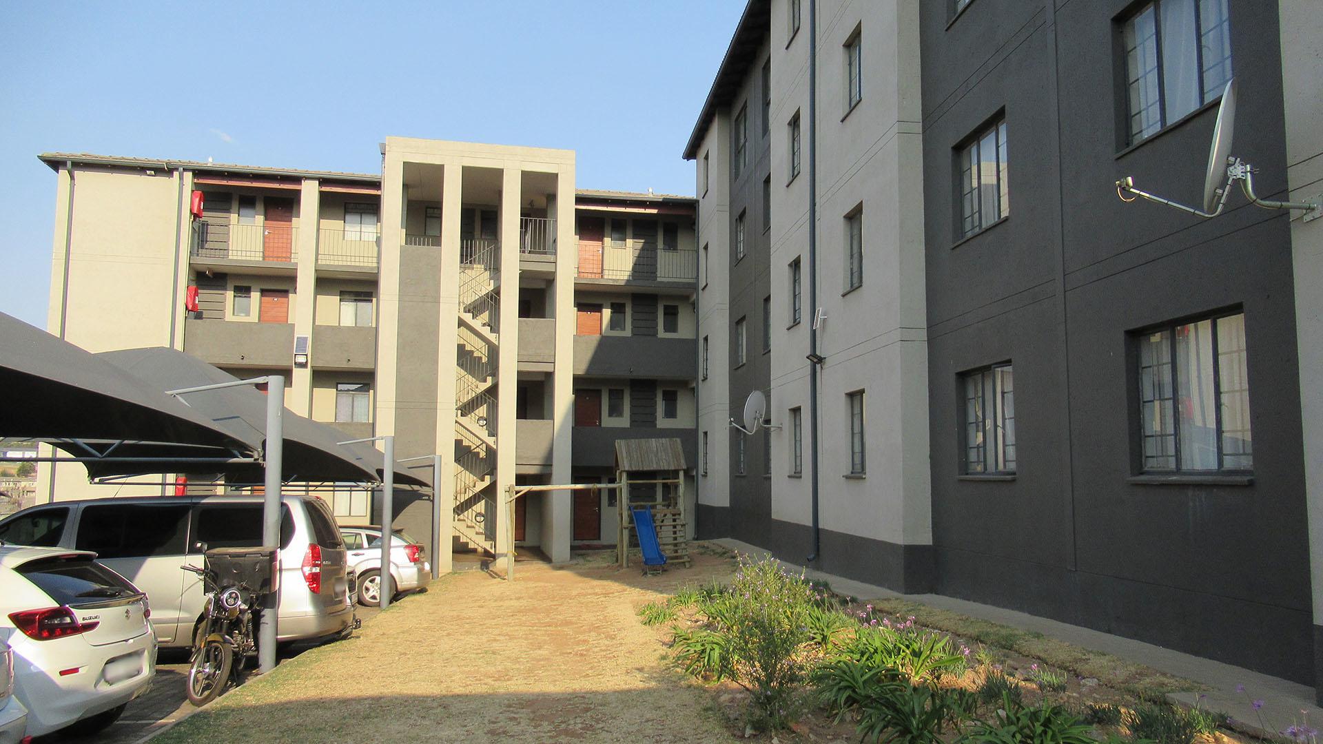 Front View of property in Fleurhof