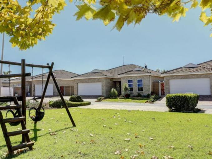 3 Bedroom House for Sale For Sale in Brackenfell - MR686264