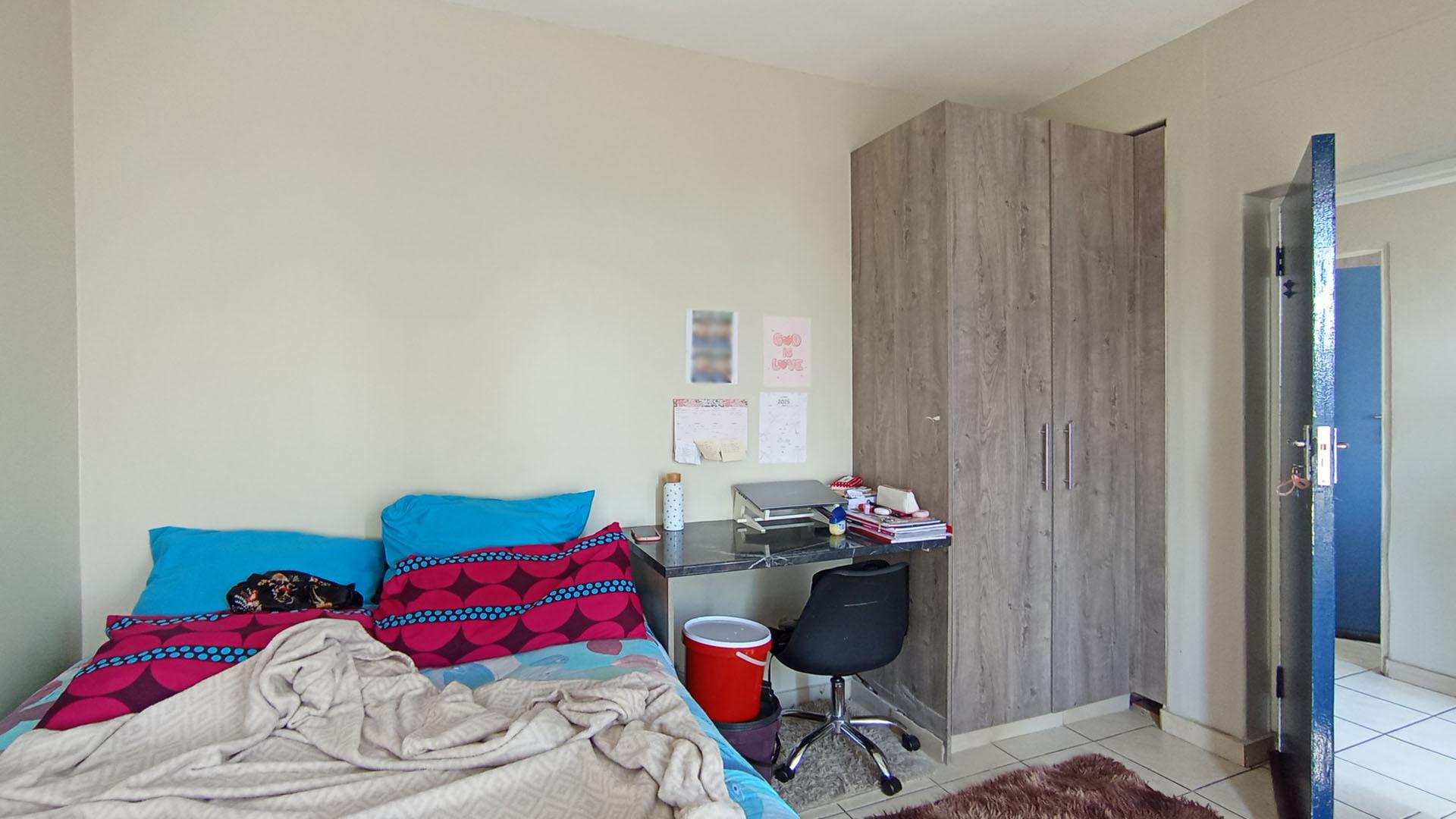 Bed Room 4 of property in Pretoria Central