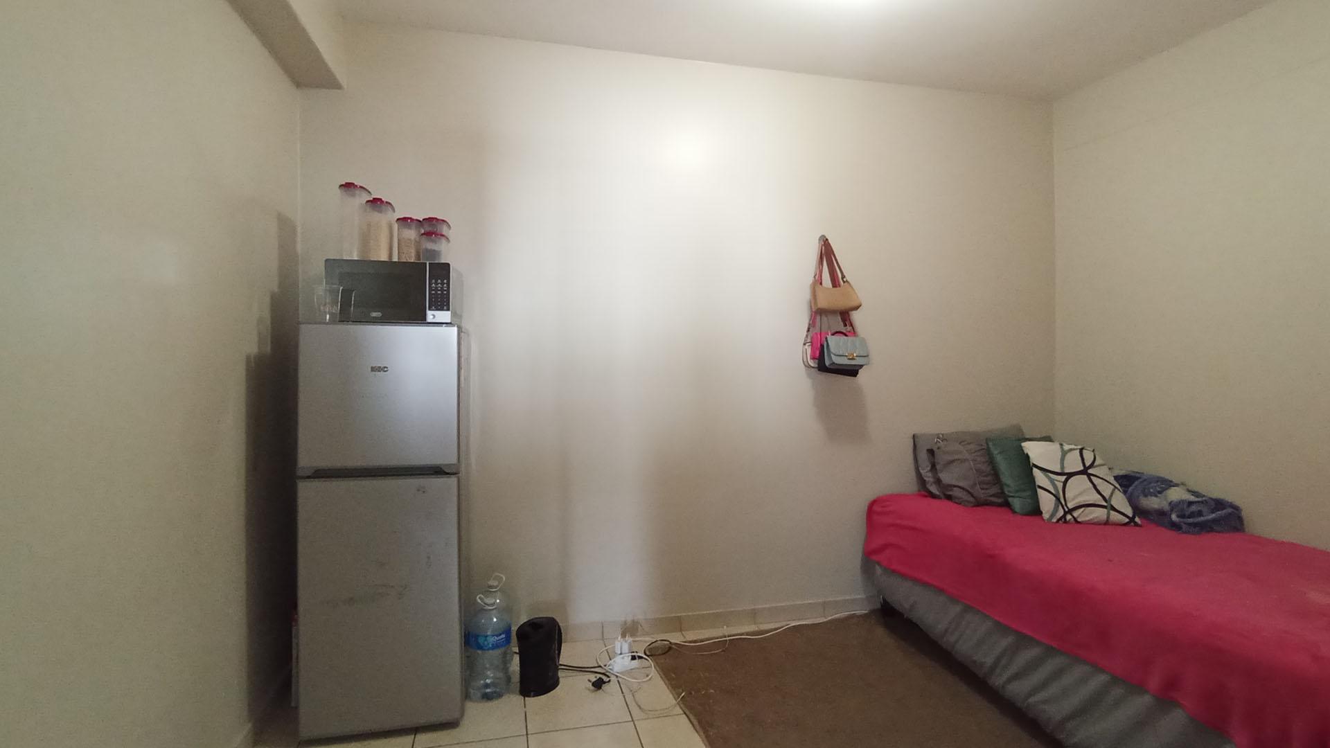 Bed Room 1 of property in Pretoria Central