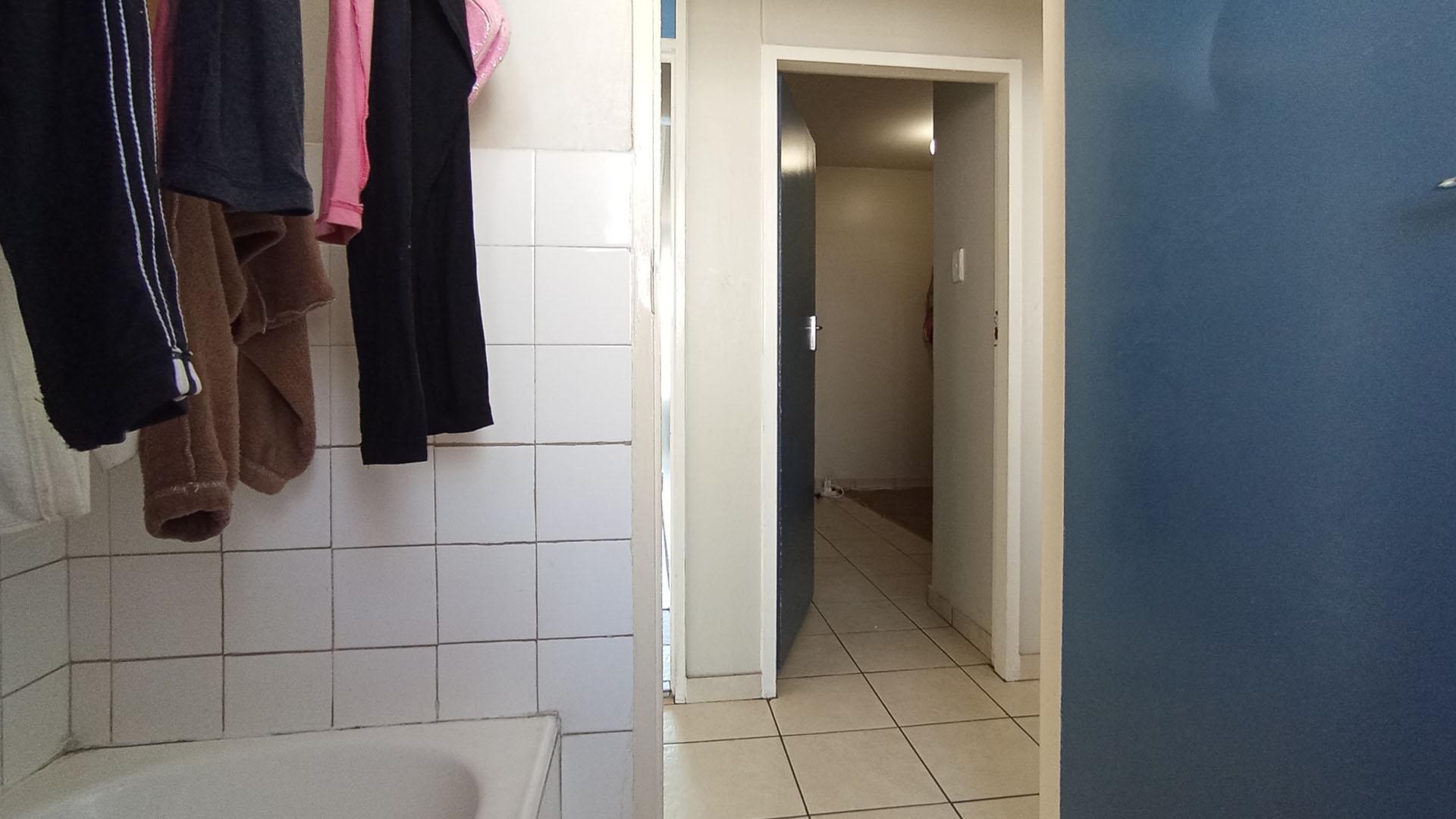 Bathroom 1 of property in Pretoria Central